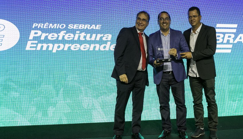 João Dourado é premiado na categoria Inclusão Produtiva no Prêmio Prefeitura Empreendedora | ASN Bahia