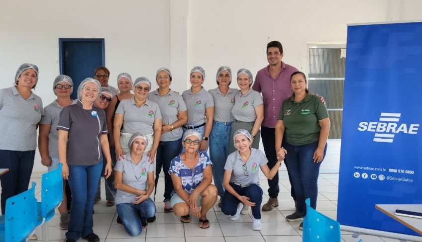 Mulheres do sudoeste baiano aprendem a produzir produtos derivados da mandioca em oficinas do Sebrae | ASN Bahia