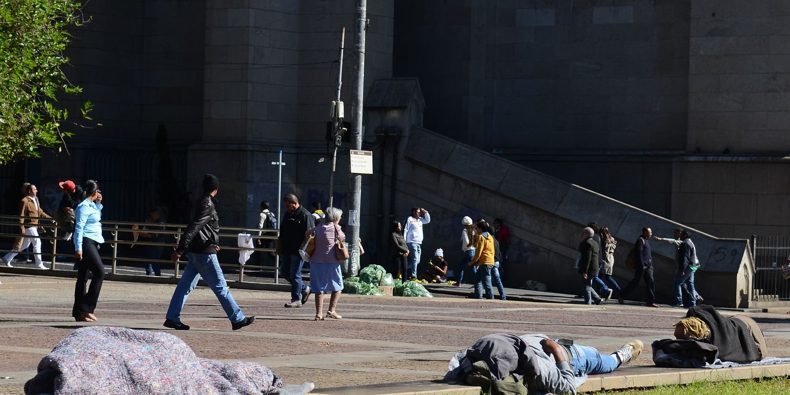 Padre Lancellotti critica exploração de pessoas em situação de rua