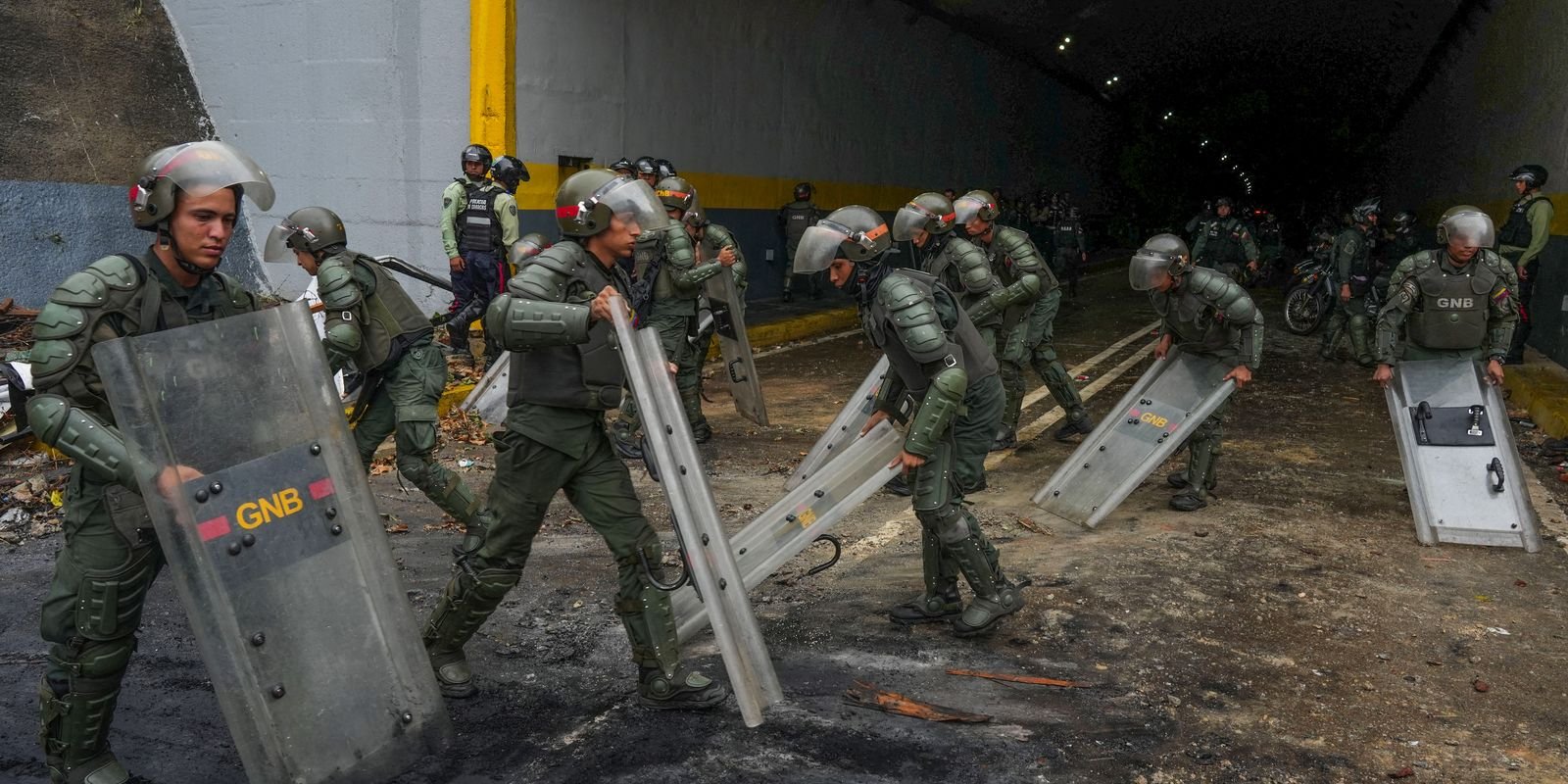 Atos na Venezuela têm 749 presos, sete mortos e 48 policiais feridos