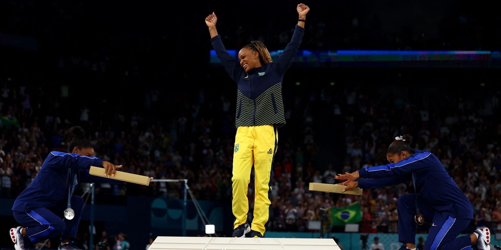 Rebeca é ouro no solo e vira maior medalhista olímpica do Brasil