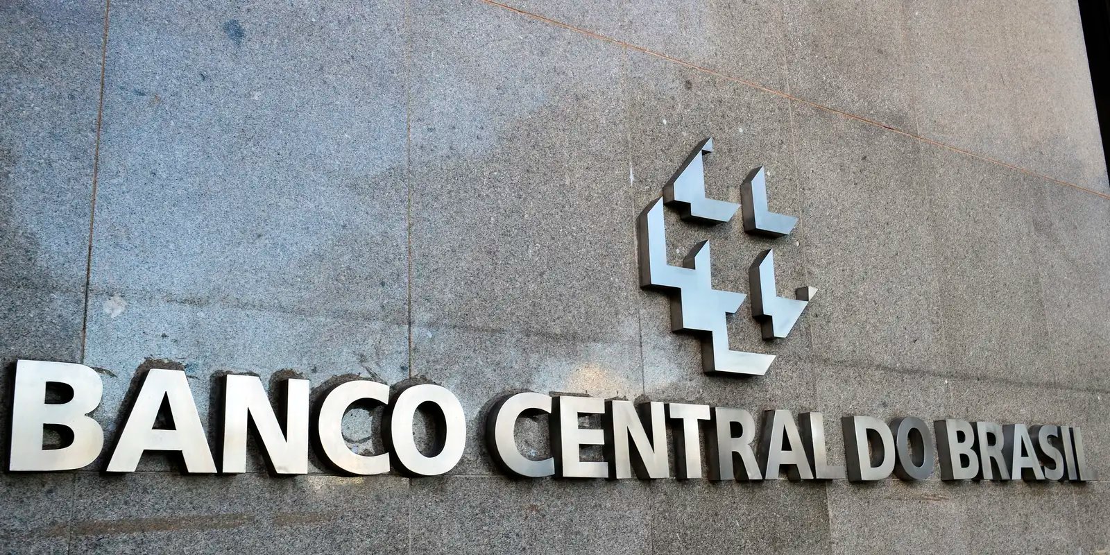 Risco fiscal é maior ameaça à estabilidade financeira, dizem bancos